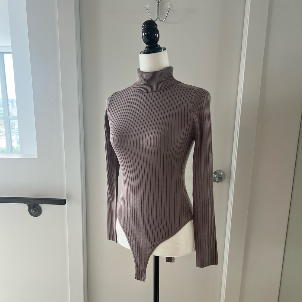 ✨NWOT✨ Fashion Nova | Ribbed Turtleneck Sweater Bodysuit | Medium | Mauve